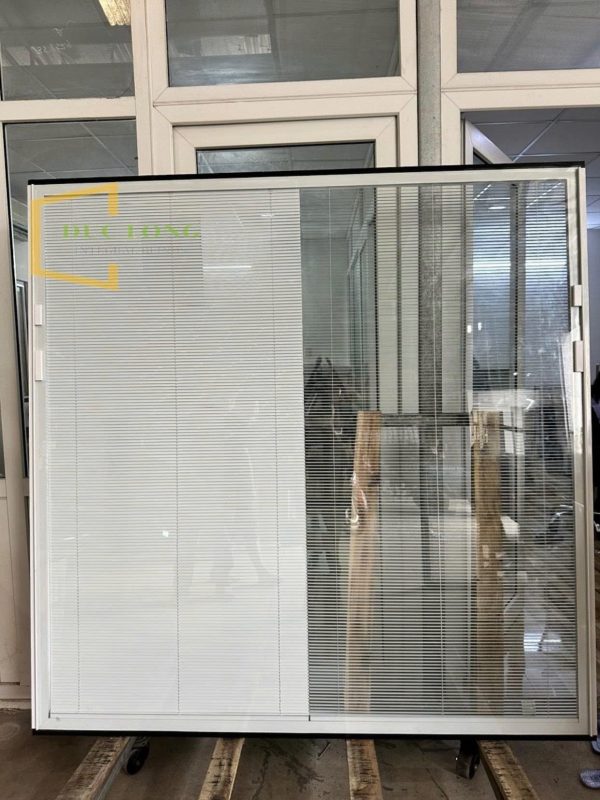 Rèm Trong Kính Hộp RTK19 - Màu TRẮNG ( Rèm thiết kế chia đôi)